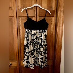 BCBG MaxAzria Women’s 8P Y2K Early 00s Flirty Chic Black White Floral Mini Dress